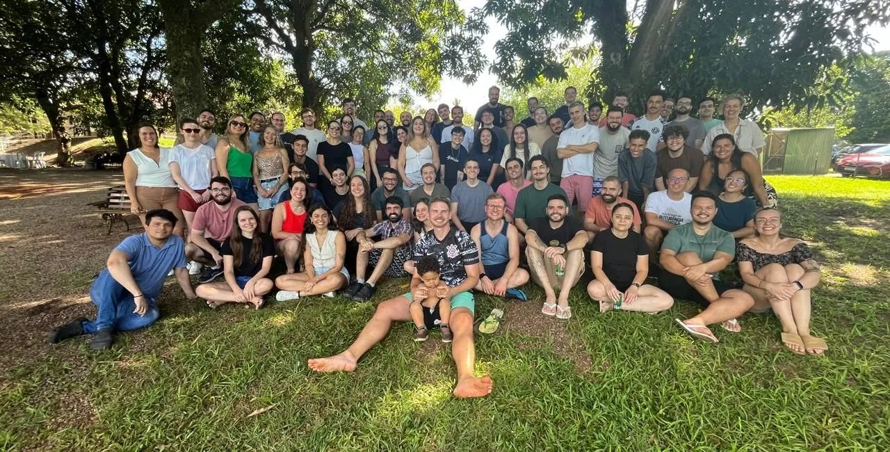 Time da UniSoma reunido na confraternização da empresa